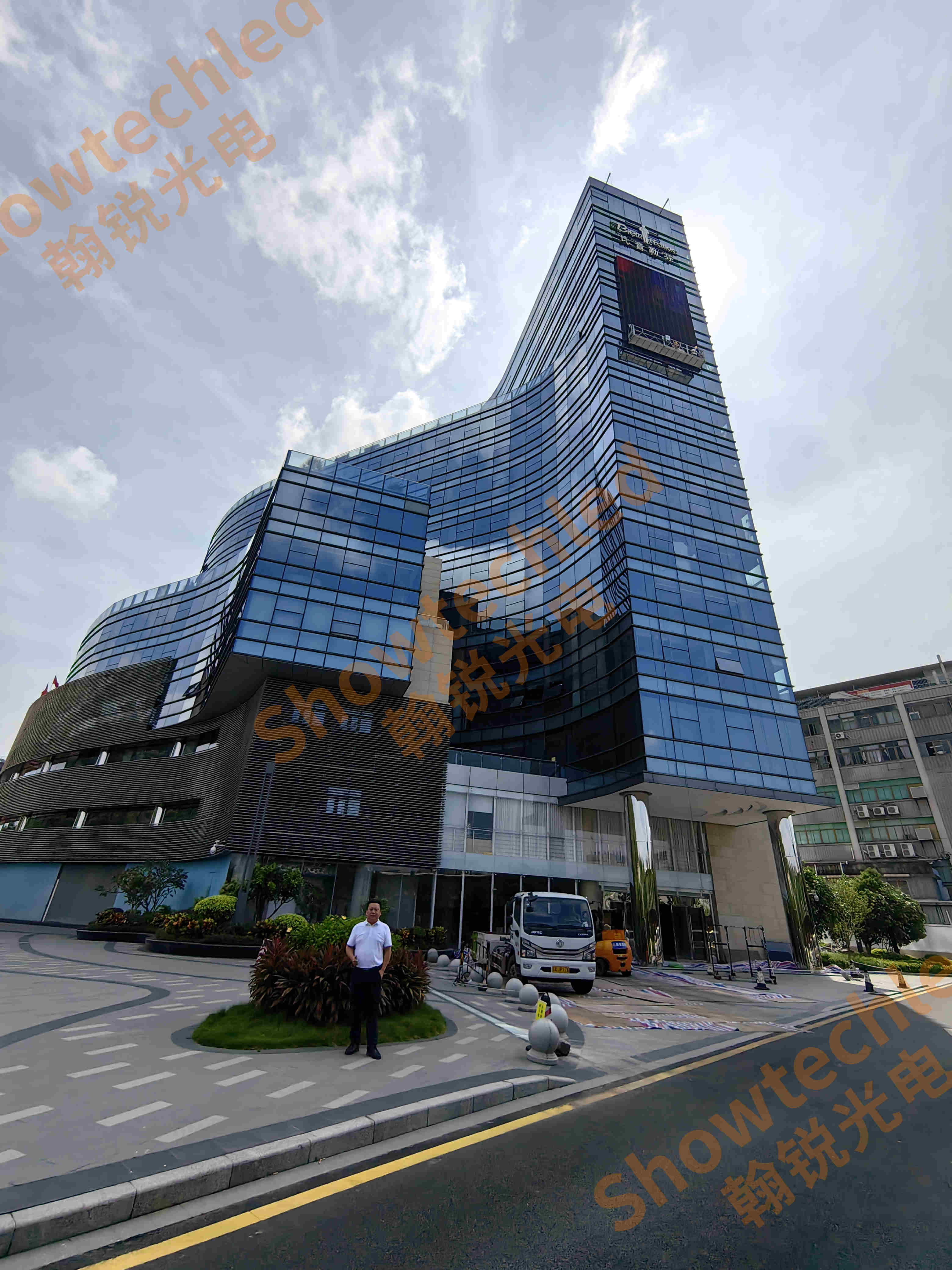 Otra última historia de éxito de Showtechled: pantalla de malla al aire libre de 160m &sup2; en el edificio de la sede de Guangzhou Biyinlefen